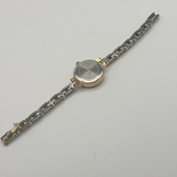 Gloria Vanderbilt Women’s Silver Fashion Quartz Watch 22mm Working - Picture 4 of 8